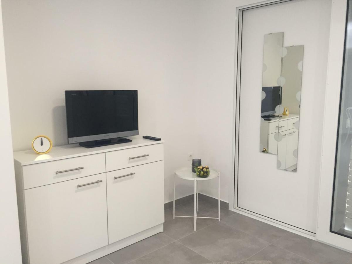 Apartman Zeljka Apartment พอดโกรา ภายนอก รูปภาพ