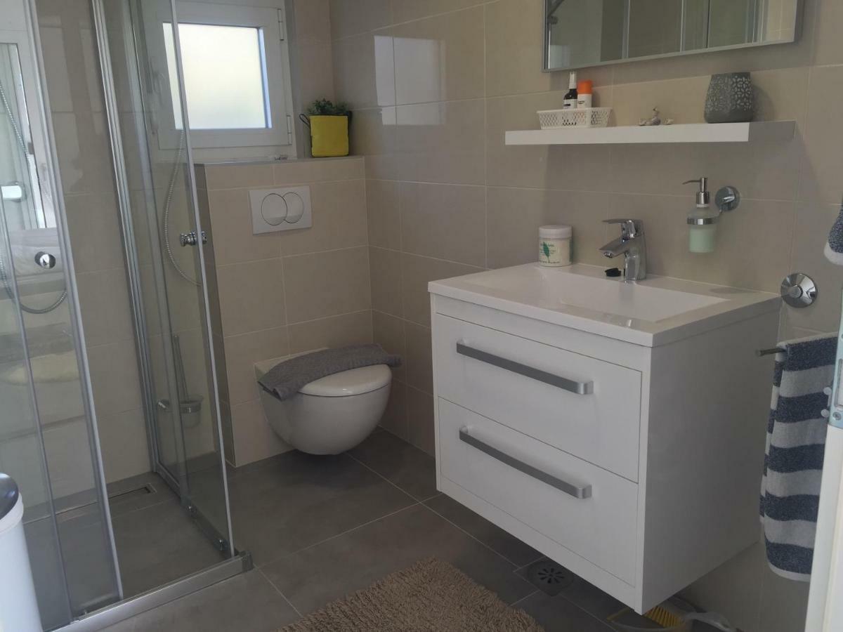 Apartman Zeljka Apartment พอดโกรา ภายนอก รูปภาพ